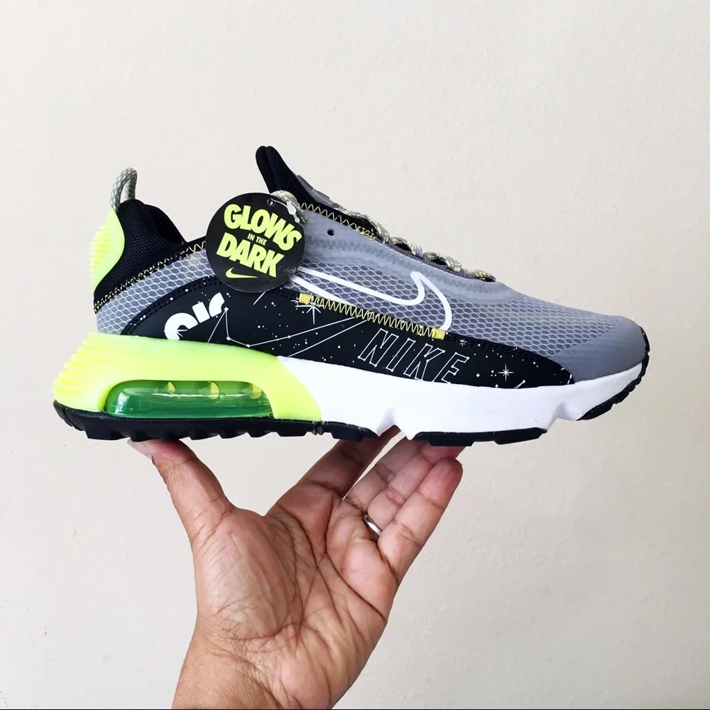 Nike Air Max 2090 Special Edition GLOW IN THE DARK